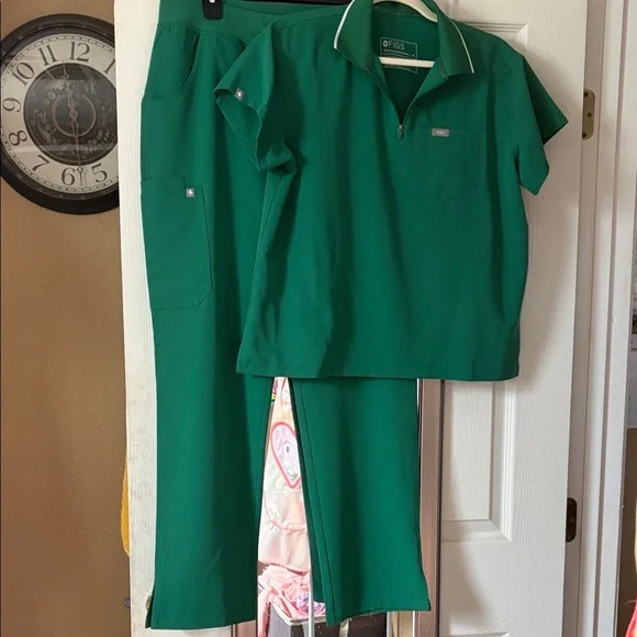 FIGS SET ltd Ed Indocyanine Green SET Size M - Picture 5 of 9